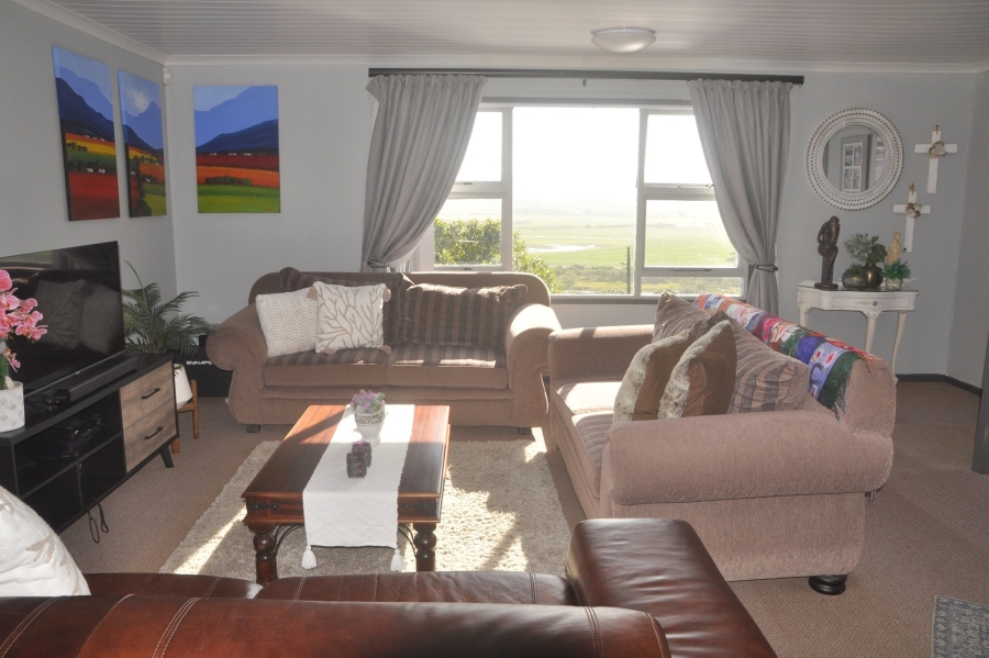 5 Bedroom Property for Sale in Fraaiuitsig Western Cape